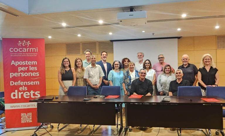 Foto de grup dels membres del COCARMI, amb Frederic Crespo al centre