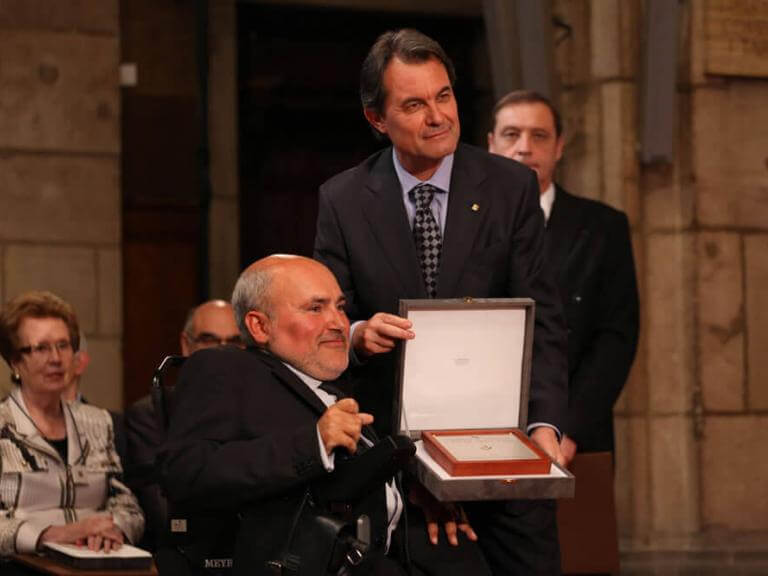 Entrega de la Creu de Sant Jordi a ECOM, per part del Molt Honorable President de Catalunya Artur Mas i Gavarró