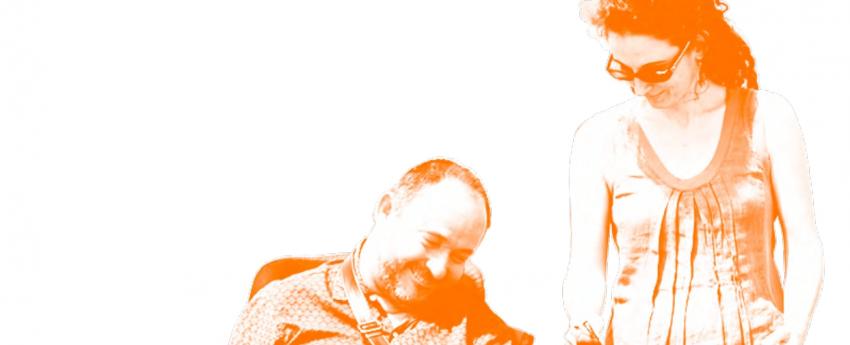 Portada de la relatoria, amb el títol de la jornada i una imatge de una persona amb discapacitat usuària de cadira de rodes i la seva assistent personal