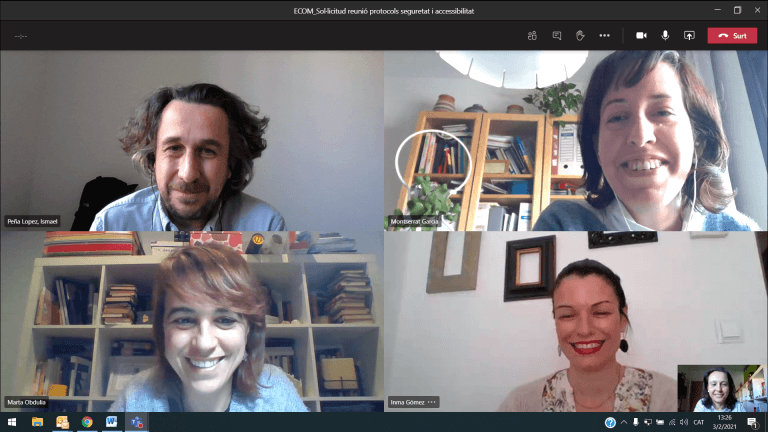 Pantalla de l'ordinador amb els participants a la reunió