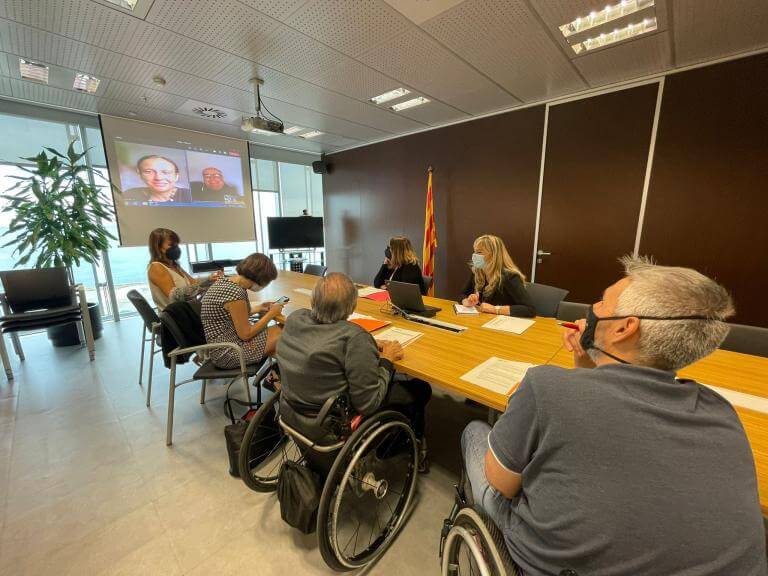 Fotografia dels assistents a la reunió, per part de la Junta Directiva i del departament