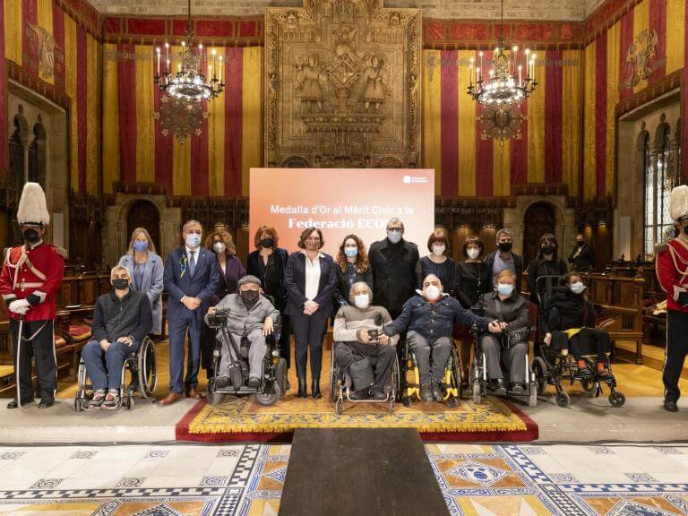 Lliurament a la Federació ECOM de la Medalla d'Or al Mèrit Cívic de l'Ajuntament de Barcelona